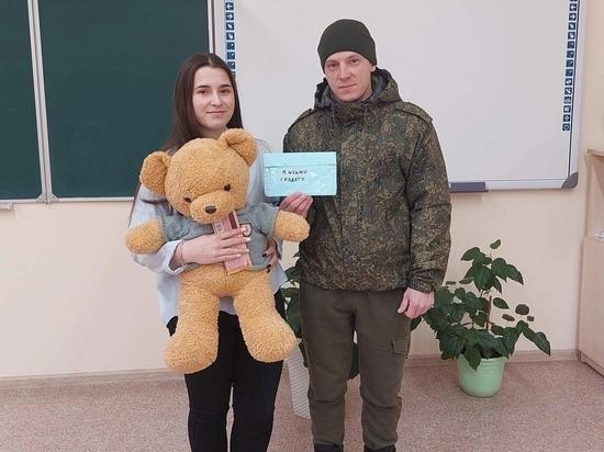 Школьница из Канска встретилась с солдатом, которому написала письмо на СВО