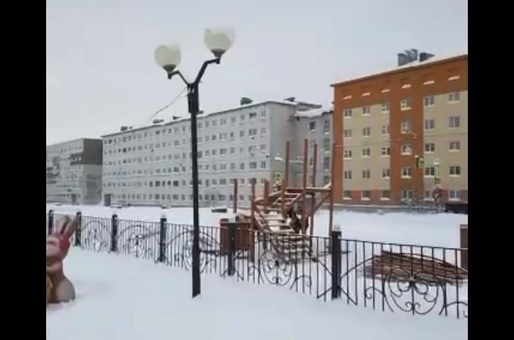Жители Норильска расстроились, что вместе с ёлкой разобрали и горку