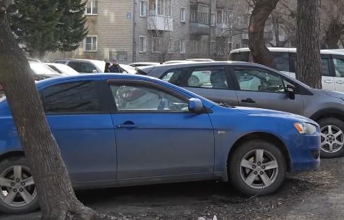 В Новосибирске бороться с парковками на газонах будут с помощью бетонных полусфер