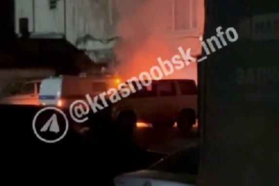 В Краснообске Новосибирской области второй раз за последнее время горят служебные машины у отдела полиции №3