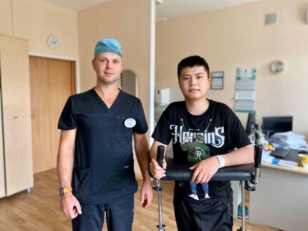 Врачи в Красноярске спасли ногу подростка из Монголии: у парня аномально разрослась костная ткань