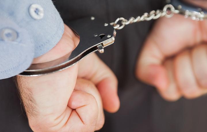 В Красноярске по делу о взятке подозревают директора автошколы
