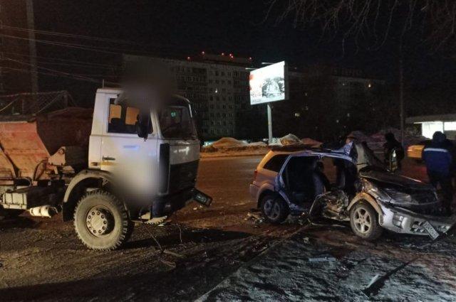 Новосибирский водитель погиб в ДТП со спецмашиной дорожных служб