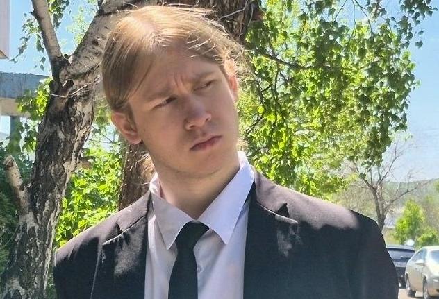Черногорский выпускник Артём Гумаров стал первым в Хакасии, кто набрал максимальные баллы на ЕГЭ по трём предметам