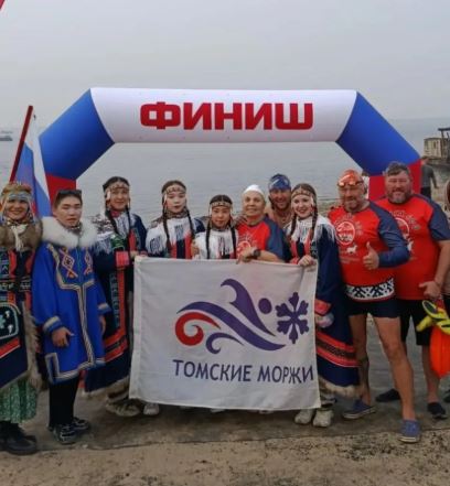 200 км в ледяной воде на Таймыре Красноярского края проплыли спортсмены в честь 400-летия основания Хатанги