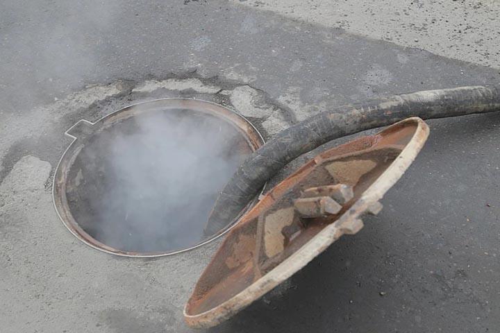 Жители Хакасии приехали в Красноярск с целью воровства канализационных люков