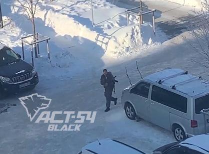 Мужчину с автоматом заметили у новосибирского детского сада
