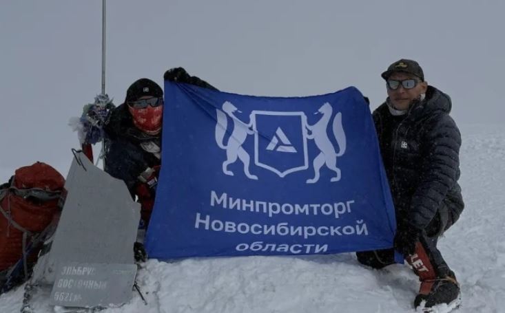 Новосибирский альпинист Роман Абилдаев помог параспортсмену из Уфы Рустаму Набиеву покорить Эльбрус
