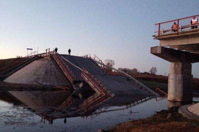 Автомобильный мост обрушился в Новосибирской области: Следственный комитет начал проверку