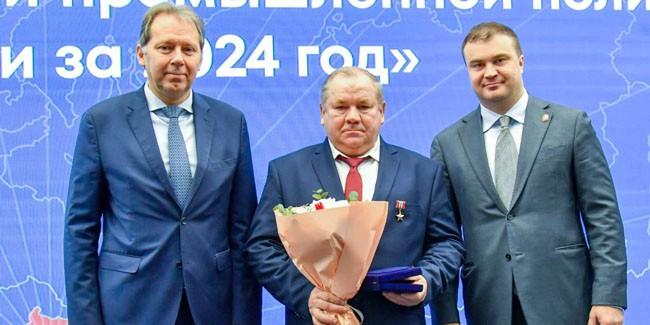 Слесарь-электромонтажник «Омсктрансмаша» Михаил Кривошеев стал первым Героем Омской области