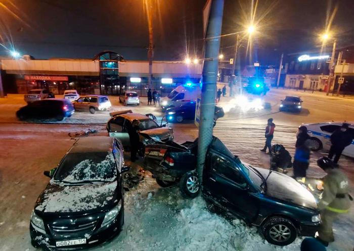 Четыре автомобиля попали в аварию в центре столицы Приангарья
