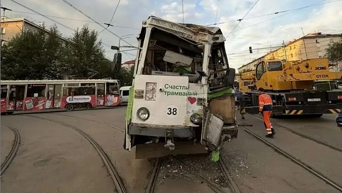 СК возбудил уголовное дело после лобового столкновения трамваев в Улан-Удэ, пострадали 11 человек