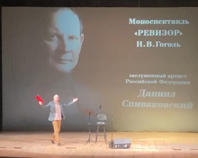 Студентов Хакасии приобщают к театральной культуре