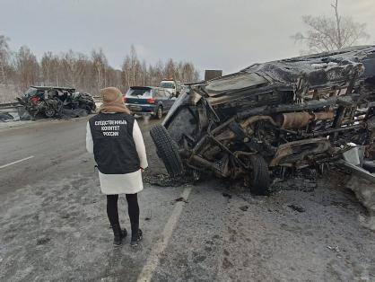 Четыре человека погибли в ДТП с машиной скорой помощи в Новосибирской области 