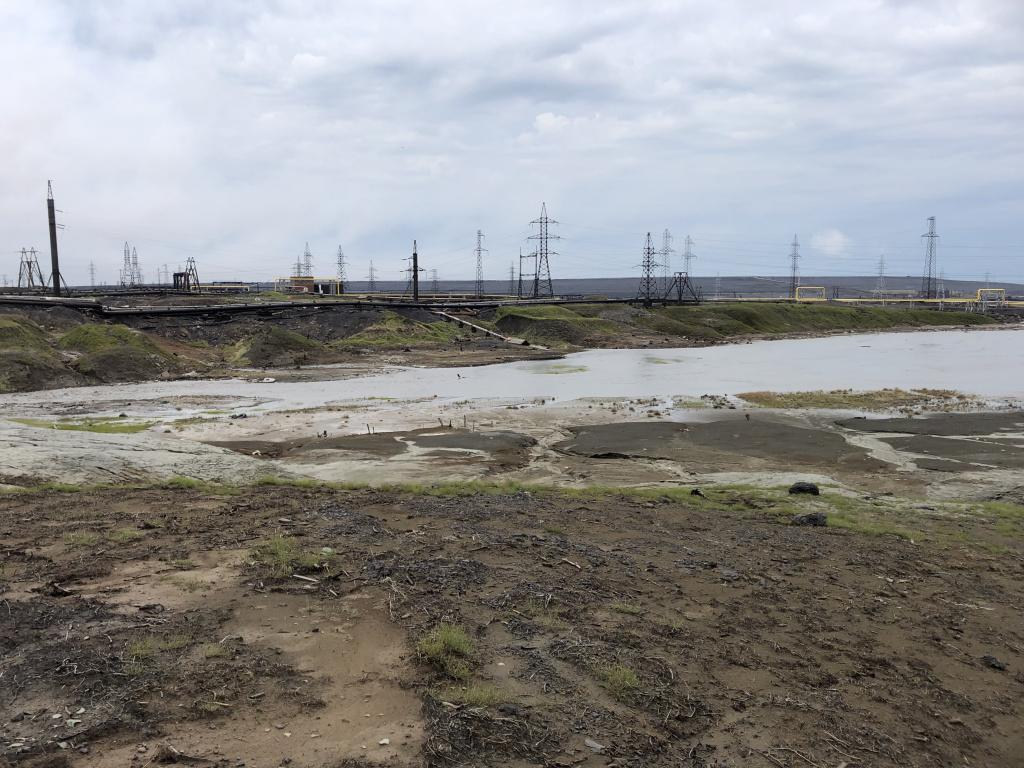 Норильск река Щучья сброс воды с КНС общий.JPG