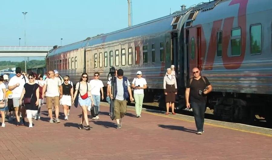 Прибытие поезда в Бийск Фото туристический портал Алтайского края.jpg Прибытие поезда в Бийск Фото туристический портал Алтайского края.jpg
