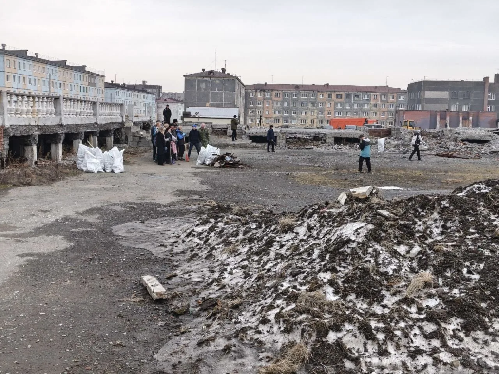Субботник для галочки в Норильске Мусор в городе