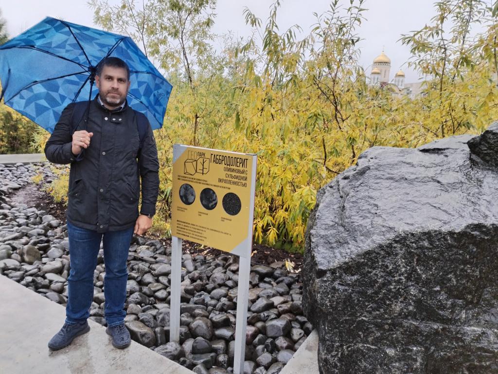 Александру Кондратьеву милее тот камень, где содержится платина.jpg
