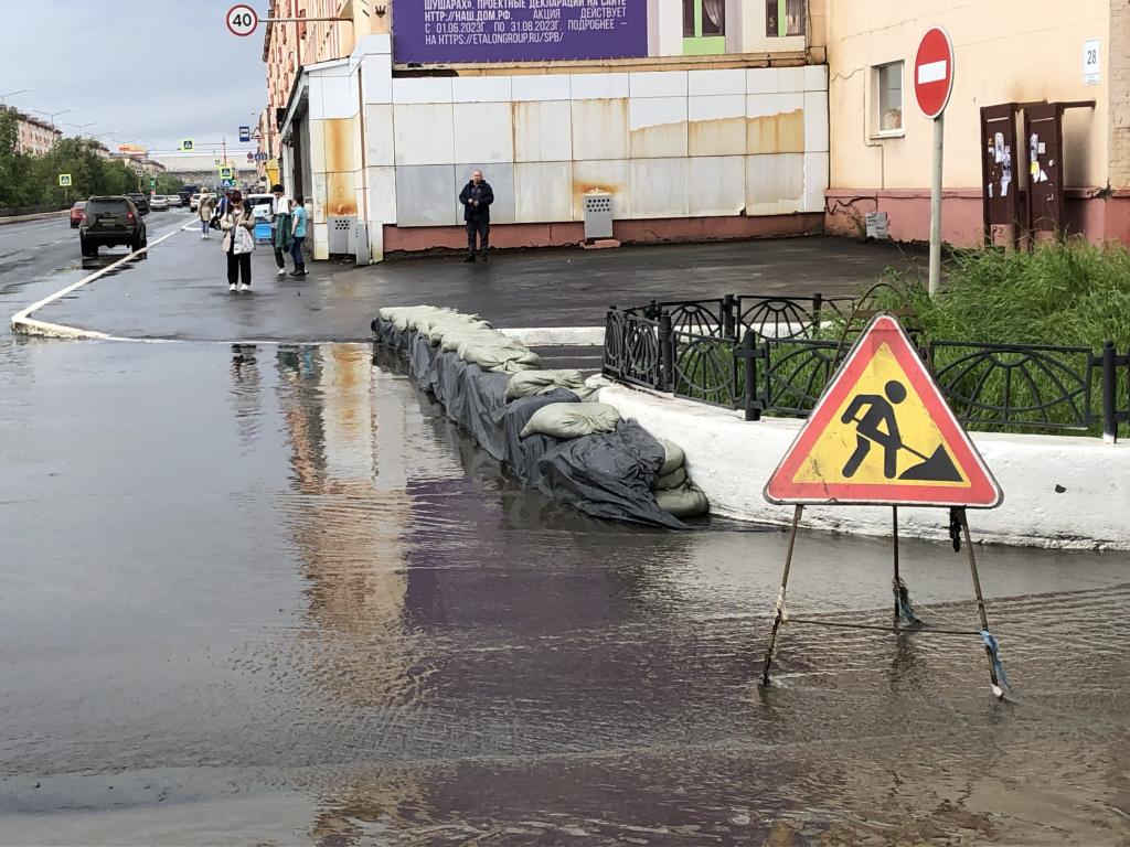 Норильск ремонт канализации плотина на Ленинском проспекте 2.JPG