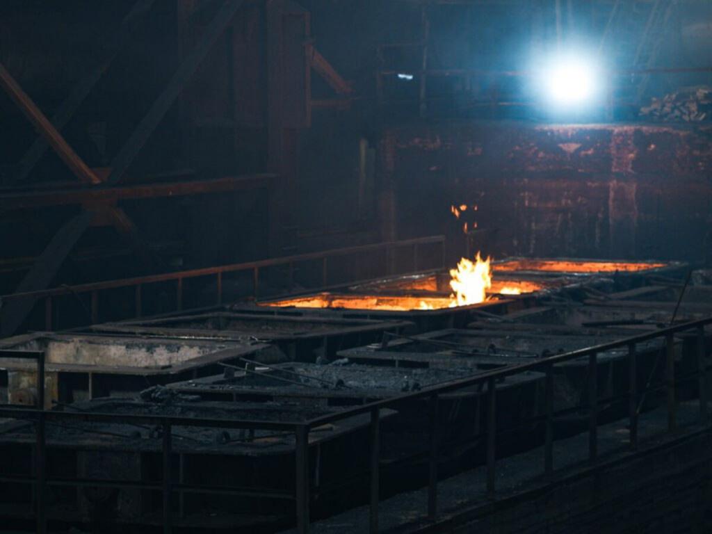 Закрытие Медного завода в Норильске Цех Медного завода в Норильске