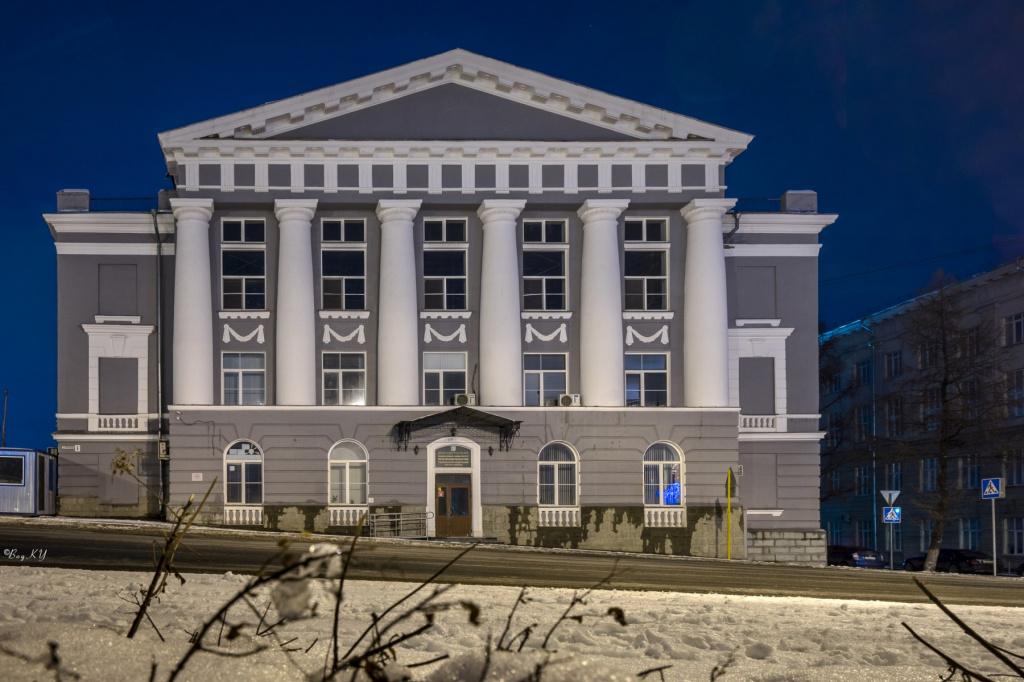 Омский_филиал_Финансовый_университет_при_Правительстве_Российской.jpg