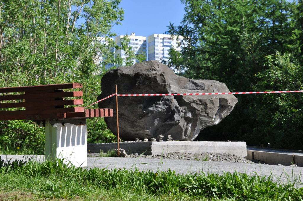 2Такой_камень_запазуху_не_положишь.jpg