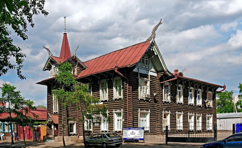 Барокко сибирских особняков Особняк с красной крышей