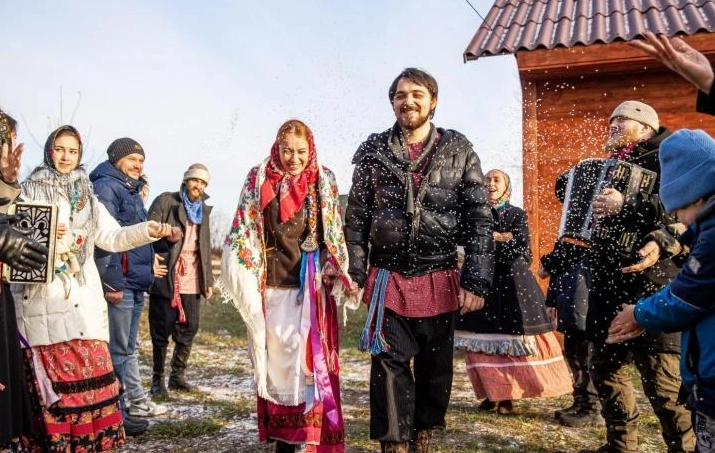Сибиряки готовы платить 25 тысяч за ночь в настоящей избе. Туристический тренд или пережиток прошлого?