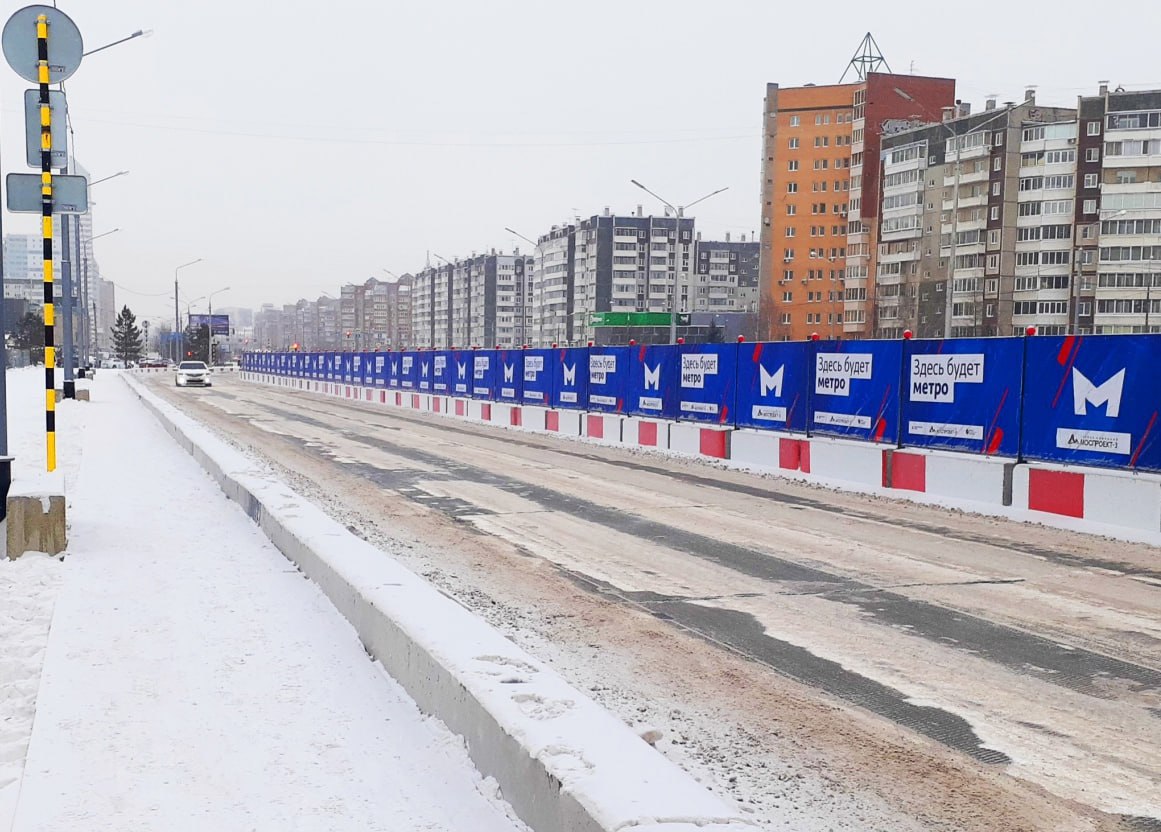 забор строительства метро в Красноярске Неожиданный визит вице-премьера Александра Новака в Красноярский край — «чёрная метка» губернатору Котюкову от Москвы?