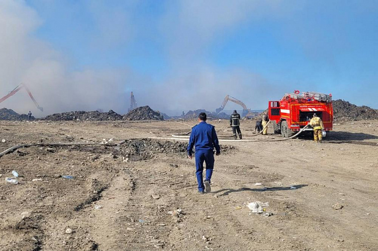 Полигон промышленного мусора горит в Норильске на площади 800 квадратов