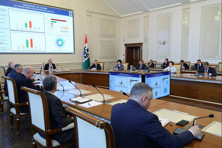 Губернатор Новосибирской области Андрей Травников потребовал ужесточить контроль за сроками отключения горячей воды