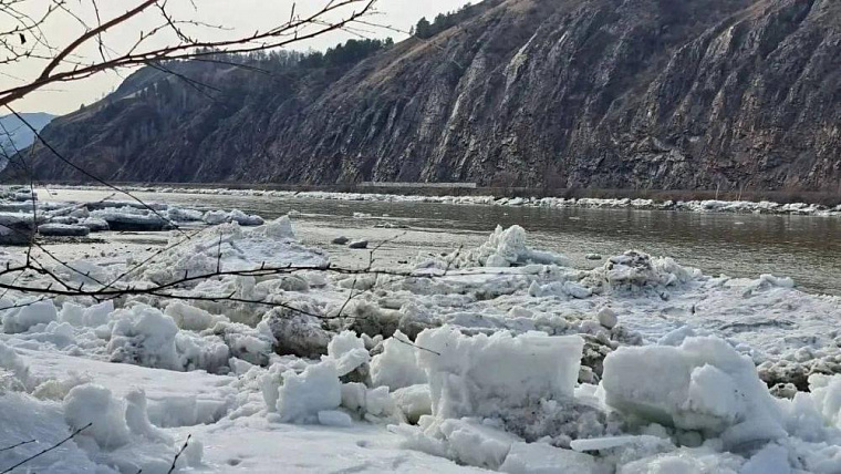 В Абазе Республики Хакасия уровень воды снизился, но подтопленными остаются 211 участков