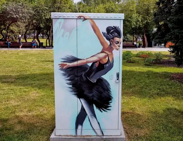 Новосибирские художники превращают коммуникационные шкафы в арт-объекты с сибирскими орнаментами