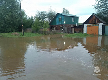 На юге Красноярского края из-за ливня и поднятия воды в реке Оя затопило жилые дома и приусадебные участки 