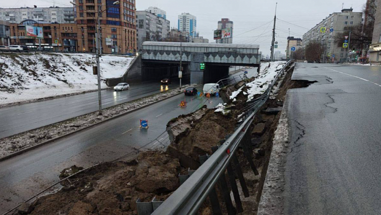 Режим повышенной готовности введен на еще одном участке ул. Ипподромской в Новосибирске, где произошло обрушение подпорной стенки