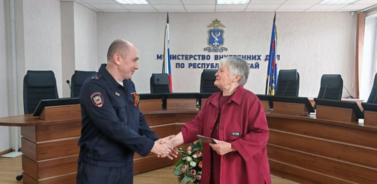 76-летняя гражданка Нидерландов Кристина Бик Франсье переехала жить в Республику Алтай
