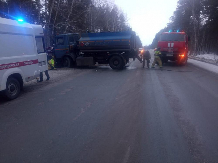 Два человека погибли под Новосибирском в ДТП с бензовозом