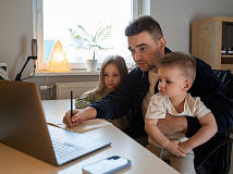 В Иркутской области утвердили стандарт поддержки работающих родителей