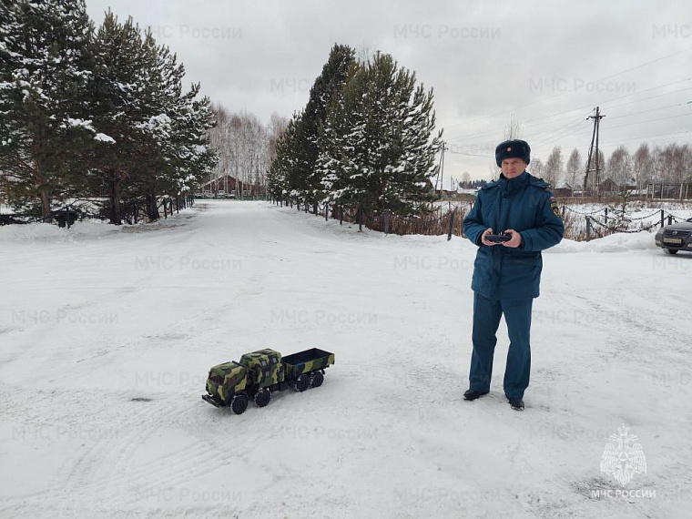 Пожарный из Красноярского края создаёт радиоуправляемые 3D-модели пожарных машин