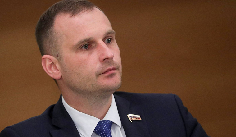 Депутат Госдумы Сергей Леонов опроверг версию гибели младенцев в новокузнецком роддоме из-за вспышки инфекции