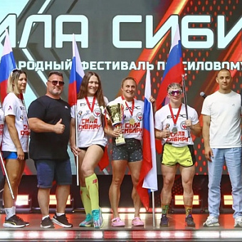 В Омске москвичка Юлия Подрядчик сдвинула семь машин и установила рекорд России
