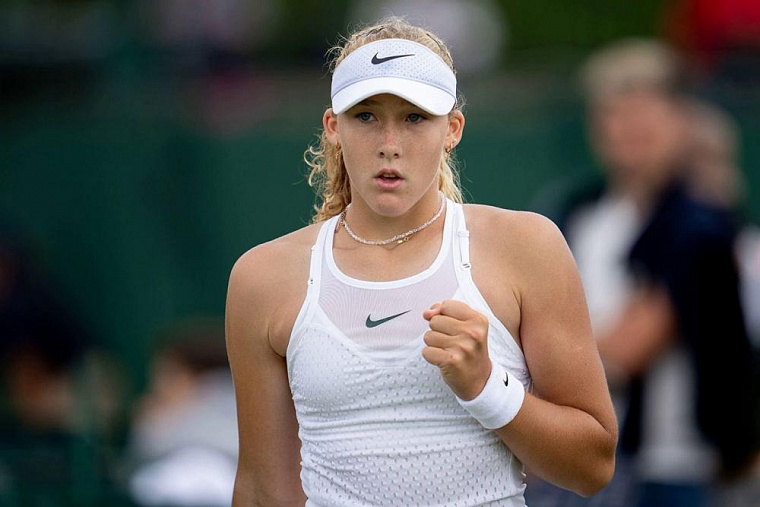 Теннисистка из Красноярского края Мирра Андреева вышла в третий круг Roland Garros: россиянка обыграла американку Эшлин Крюгер