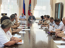 В Рубцовске Алтайского края ввели график заправки по номерам автомобилей из-за нехватки бензина