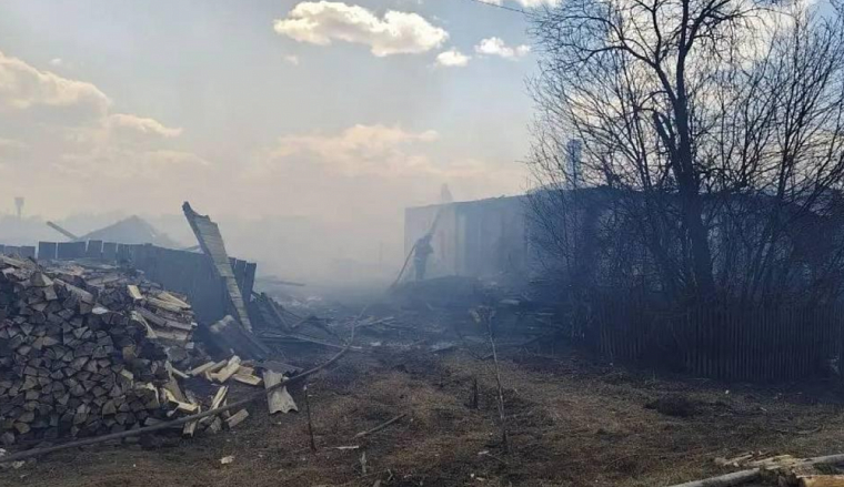 Уголовное дело о халатности возбуждено после пожара в селе Кучерово Красноярского края, где сгорели 9 домов по вине местного жителя