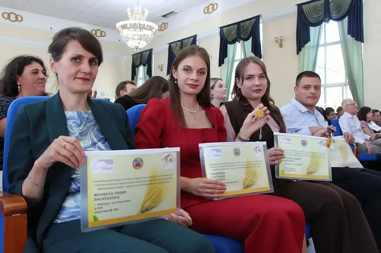 В Алтайском крае 32 преподавателя аграрного университета получили квартиры