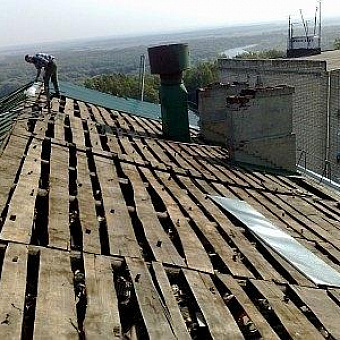 Город протекающих крыш: в Норильске ремонт кровель-бедствие для жителей 