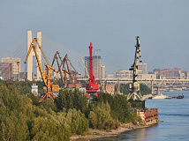 Старые краны в новосибирском порту превращают в арт-объекты: к «Жирафу» и «Зебре» скоро присоединится «Кальмар»