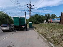 Возле очередей на АЗС в Иркутске размещают биотуалеты 