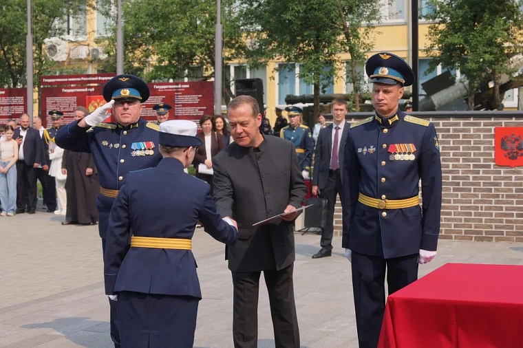 Обновлено: Запредседателя Совета безопасности РФ Дмитрий Медведев начал деловую программу визита в Красноярске
