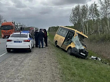 В Омской области суд временно запретил работу школьного автобуса после ДТП, в котором погиб 12-летний ребенок 